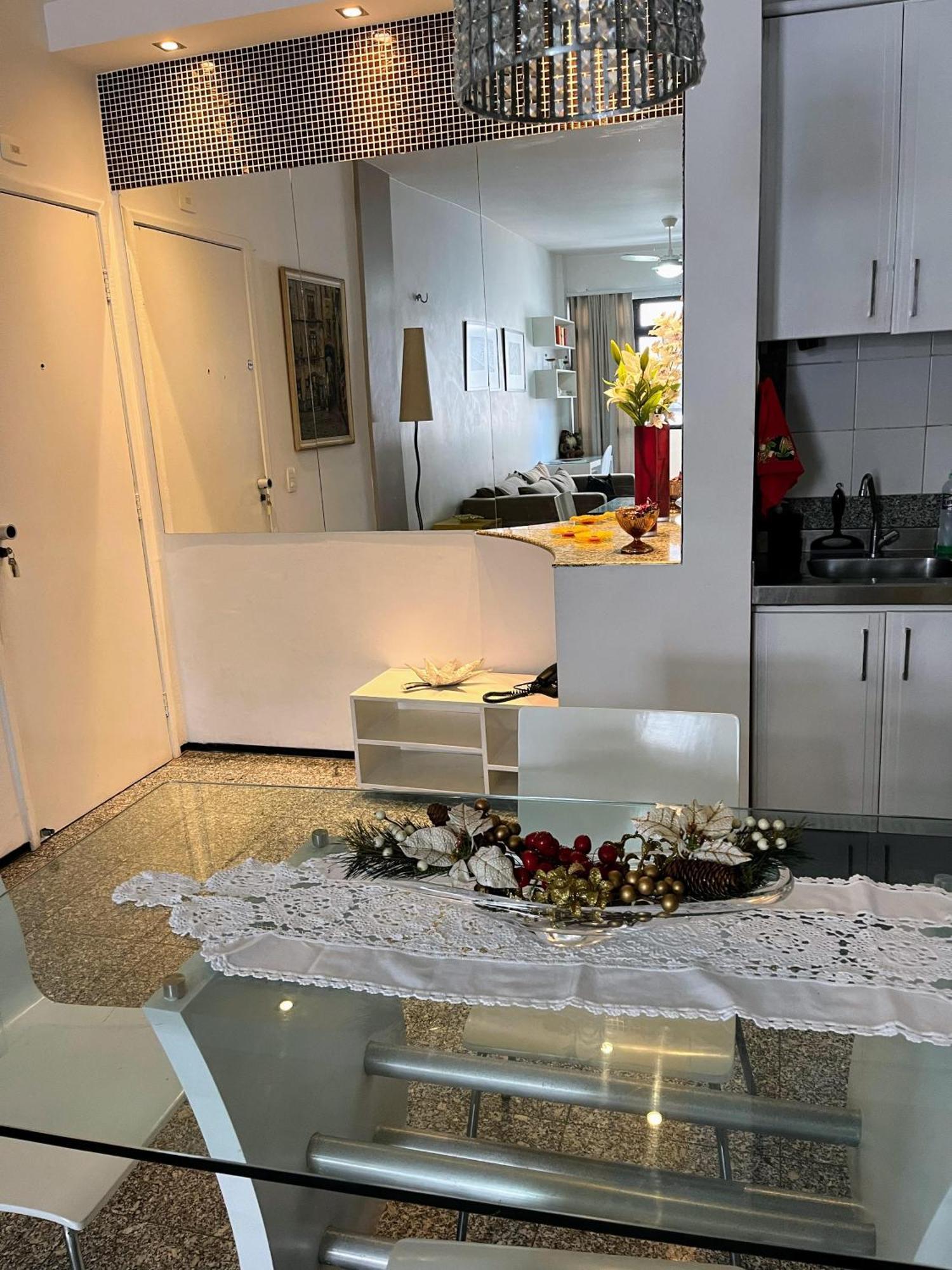 Apartamento A 300m Beira Mar-meireles! Servico Diario E Wi-fi 650mb!