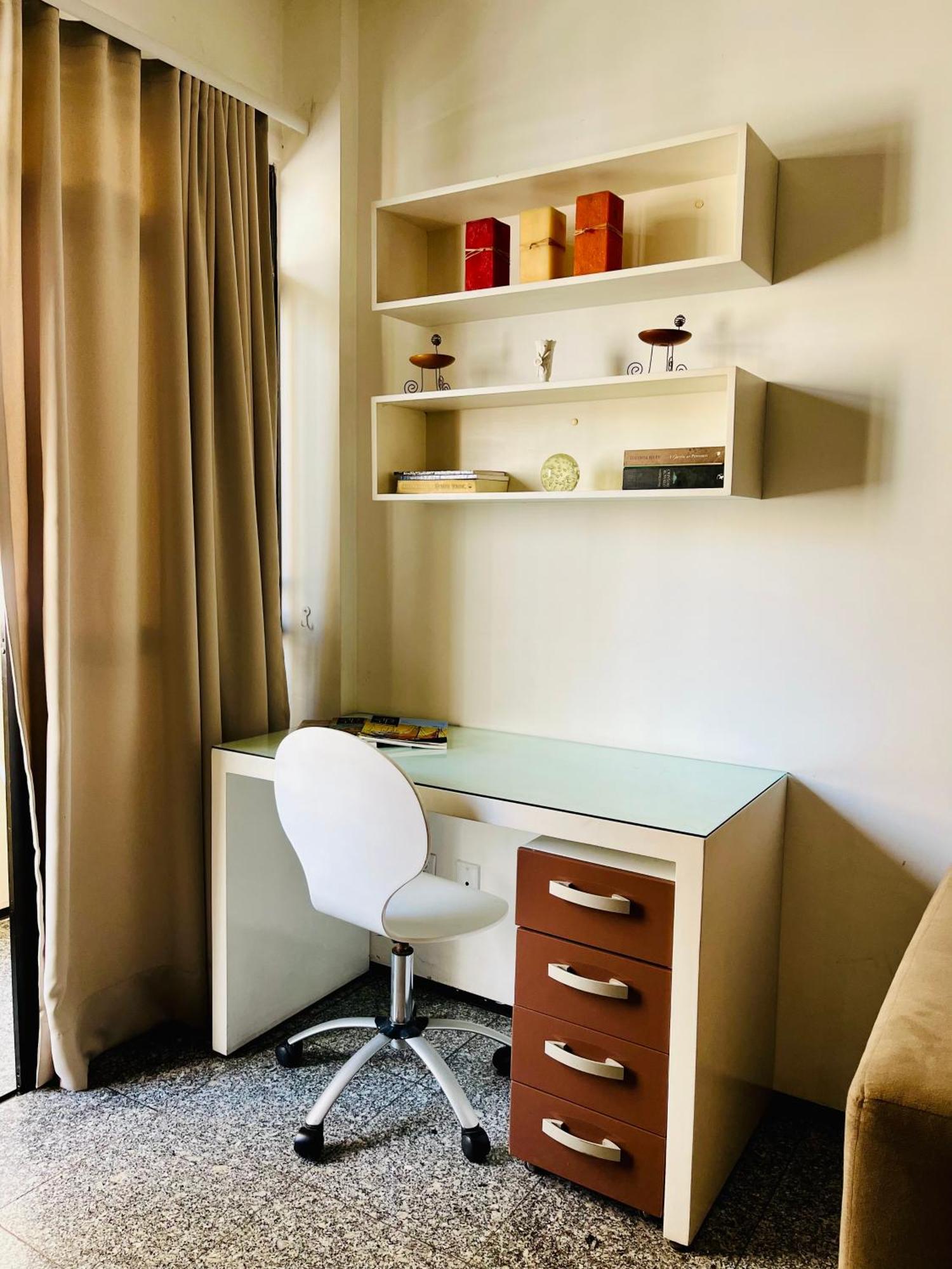 A 300m Beira Mar-meireles! Servico Diario E Wi-fi 650mb! Apartamento