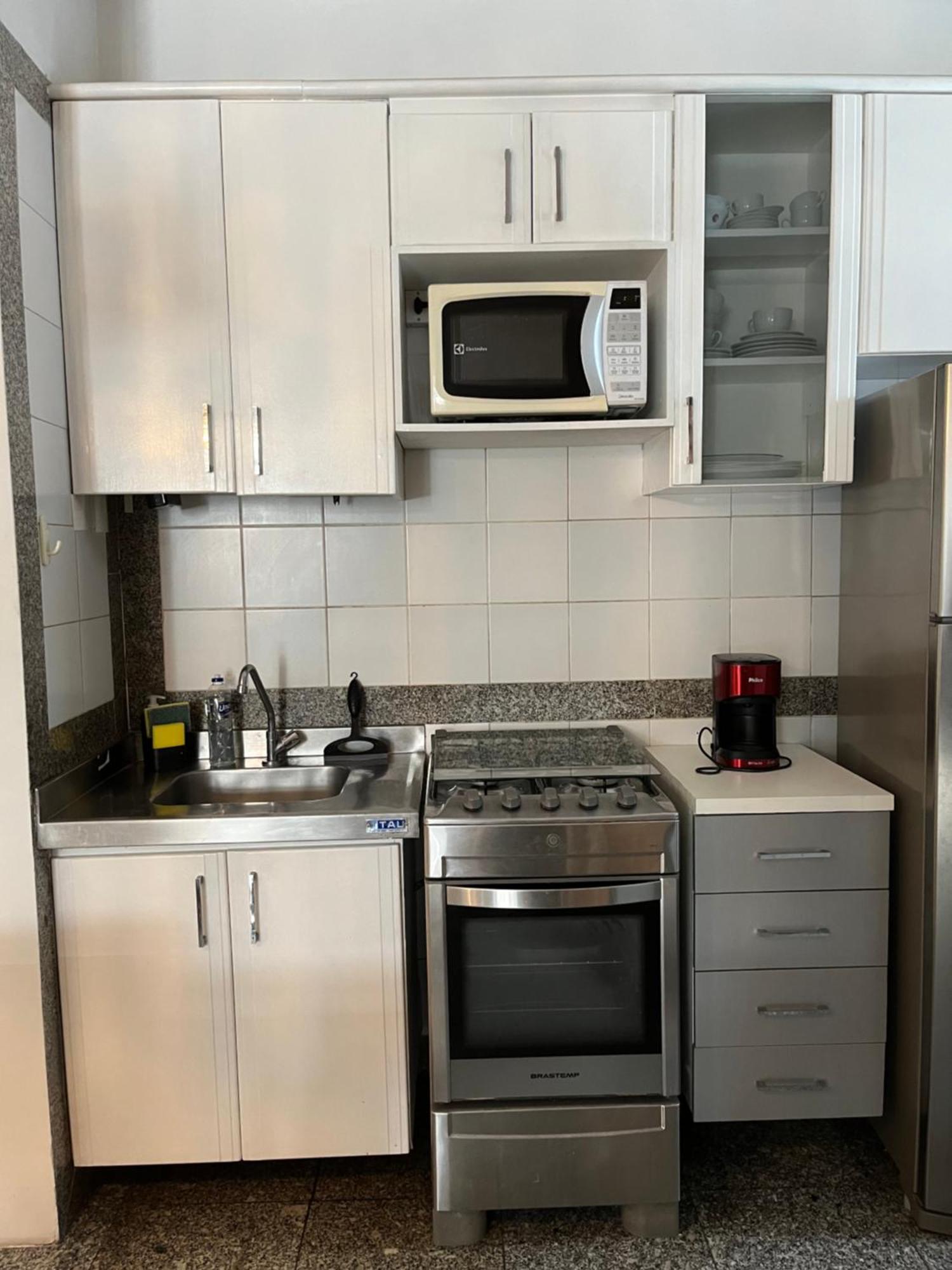 Apartamento A 300m Beira Mar-meireles! Servico Diario E Wi-fi 650mb!