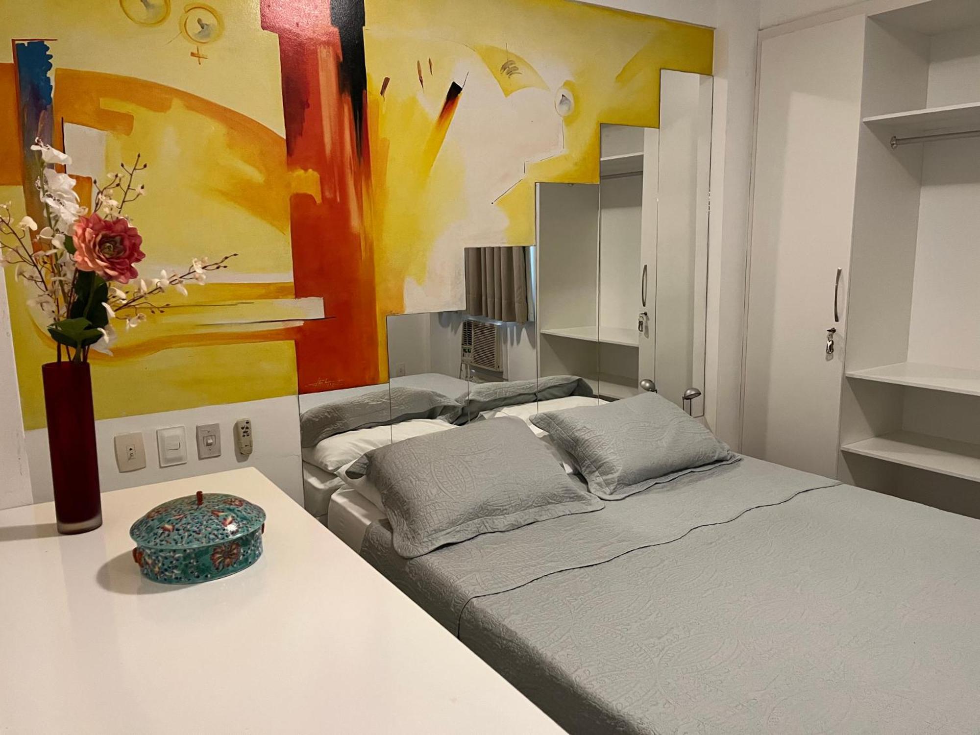 Apartamento A 300m Beira Mar-meireles! Servico Diario E Wi-fi 650mb! *